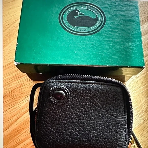 DOONEY and BOURKE VINTAGE Black Leather Crossbody Bag - Picture 1 of 3